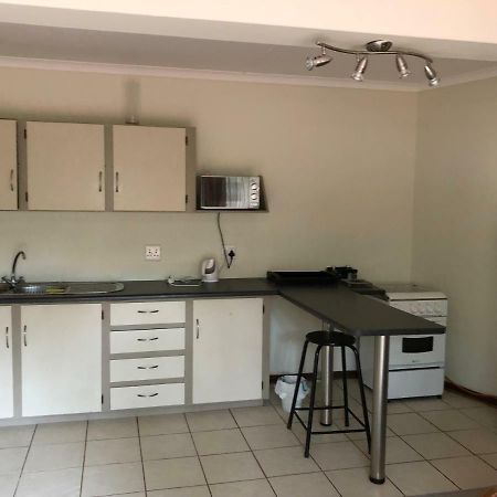 Garden Flat Apartment อีสต์ลอนดอน ภายนอก รูปภาพ